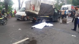 Mobil Pikap Tabrak Tiga Motor di Jombang, Satu Orang Tewas