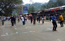 Serunya Flashmob Langen Tayub di Telaga Ngebel Ponorogo