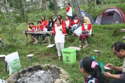 'Ratu Sampah' ini Lulus dengan Predikat Terbaik
