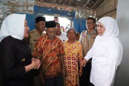Tinjau Wilayah Terdampak Hujan Angin di Bojonegoro, Ini Kata Khofifah