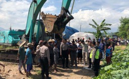 Tolak Galian C, Warga di Mojokerto Hadang Alat Berat