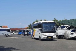 Puluhan Sopir dan Karyawan Damri di Surabaya Tuntut Pelunasan Gaji