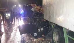 Mobil Pikap Tabrak Truk Parkir di Sidoarjo, Satu Orang Tewas