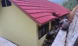 Gedung Sekolah Baru di Pacitan Rusak Diterjang Material Longsor