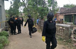 Sisir Lokasi Ledakan di Pasuruan, Tim Jibom Amankan Sejumlah Barang Bukti