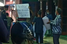 Warga Gubeng Klingsingan, Surabaya Gelar Aksi di Depan Musala, Ada Apa?