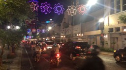 Live: Eksotisnya Tunjungan di Malam Hari