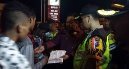 Kilas Berita Hot: Massa People Power hingga Anggota Polisi Tewas