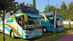 2 Bus Berisi 87 Penumpang Diduga Massa People Power Terhenti di Madiun