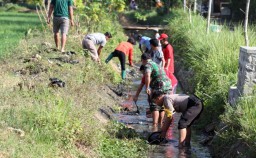Foto: Gotong Royong Melawan Sampah