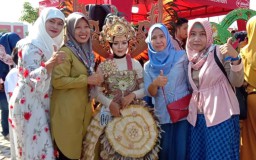 Green Fashion Carnival Ramaikan Gresik Bisa