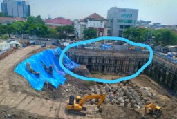 Jalan Raya Gubeng Ambles, Polisi Susah Menghubungi Pekerja Proyek