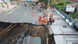 Jalan Ambles di Raya Gubeng Patahkan 2 Pipa Air, Ini Langkah PDAM