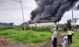 Gudang Kasur di Pasuruan Terbakar, Kerugian Ditaksir Rp 800 Juta