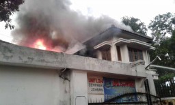 Gudang Konveksi di Jombang Terbakar, Terdengar Suara Seperti Petir