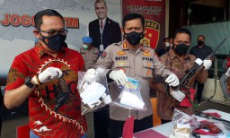 Petualangan Guru SMP asal Malang Rakit Senpi Terhenti di Tangan Polisi
