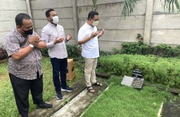 Dipercaya Pimpin Gerindra Jatim, Anwar Sadad Ziarah ke Makam Soepriyatno
