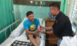 HPN, Wartawan di Blitar Bagi-bagi Jus Jambu ke Pasien Demam Berdarah