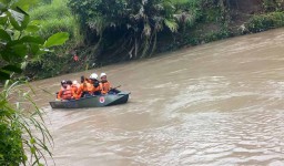Hanyut di Sungai saat Mandi, Nahrowi Hilang