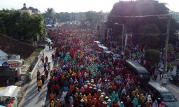 Ribuan Perempuan di Ponorogo Berkebaya Peringati Hari Ibu