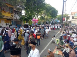 Mencari Berkah, Lautan Manusia Penuhi Haul KH Abdul Hamid Kota Pasuruan