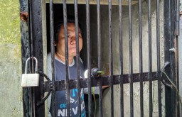Kisah Hengki Jalani Hidup dalam Penjara di Rumahnya Sendiri