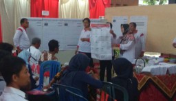 Di TPS Dekat Kantor Gerindra Kota Blitar, Jokowi Tak Terkejar