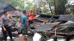 Hujan Disertai Angin di Mojokerto, Empat Rumah Rusak