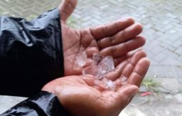 Hujan Es Disertai Angin Kencang Landa Dua Kecamatan di Jombang