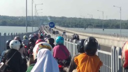 Jembatan Suramadu Jalur Madura Dipadati Pemudik