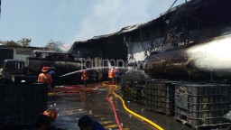 Pabrik Tiner Terbakar di Taman Sidoarjo Padam, 1 Orang Terluka