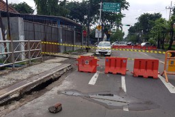 Jembatan Kartini Belum Diperbaiki, Arus Lalu Lintas Menumpuk