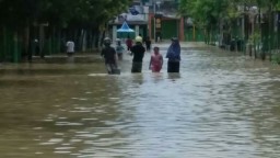 Lumpuh Lagi, Sampai Kapan Sampang Langganan Banjir
