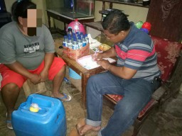 Penjual Arak Jowo ini Tak Berkutik Saat Digeledah