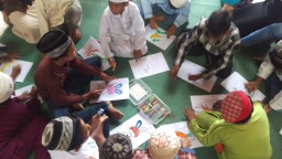 Sambut Hari Dongeng Internasional, Mahasiswa ITS Hibur Anak Yatim 