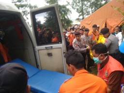 Video: Evakuasi Pendaki yang Tewas di Gunung Lawu