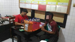 Ketahuan Bawa Arak, Pria ini Malah Mencoba Kabur 