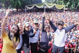 Dinilai Berpihak Pada Pekerja, Ribuan Buruh Dukung Gus Ipul