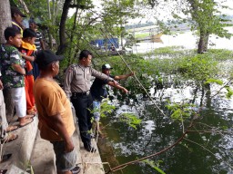 Cuci Baju di Tepi Danau, Ibu dan Balita Tewas Tenggelam