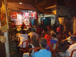 Warga Jemur Dirikan Posko Gus Ipul-Puti Dekat Kediaman Khofifah