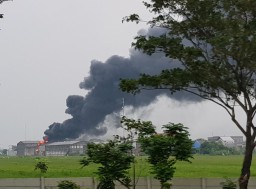 Video: Gudang Oli Terbakar, Terjadi Ledakan Dahsyat