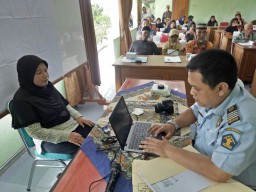 Sistem Jemput Bola, Kantor Imigrasi Madiun Selesaikan 1500 Paspor Haji