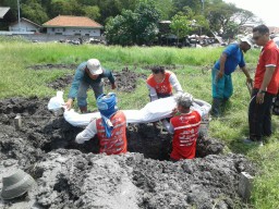 Ditampung di Liponsos Usai Sakit, Pengayuh Becak Kaya itu Tutup Usia