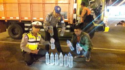 Gagal Selundupkan Arak Bali, Sopir Truk Diciduk Polisi 
