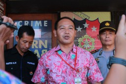 Pemuda ini Paksa Cewek yang Menolak Cintanya untuk Bercinta