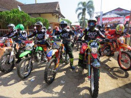 Kampanyekan Anti Berita Hoax, Polres Pacitan Ngetrail Bareng TNI