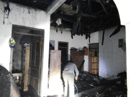 Diduga Akibat Korsleting Listrik, Rumah Nonot Dilalap Si Jago Merah