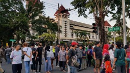 Warga Berburu Foto di Lokasi Bom Bunuh Diri, Ini Sebabnya