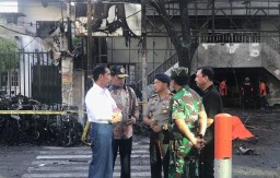 Berita Foto: Presiden Jokowi Datangi Lokasi Bom Bunuh Diri di Surabaya