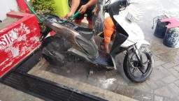 Pengecer BBM di Blitar Nyaris Terbakar Bersama Motornya 